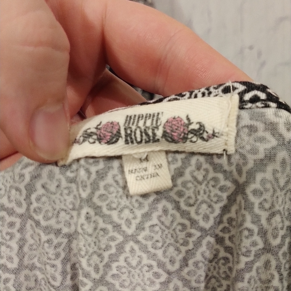 HIPPIE Rose Diamond Print Blouse Size Medium - Picture 5 of 5